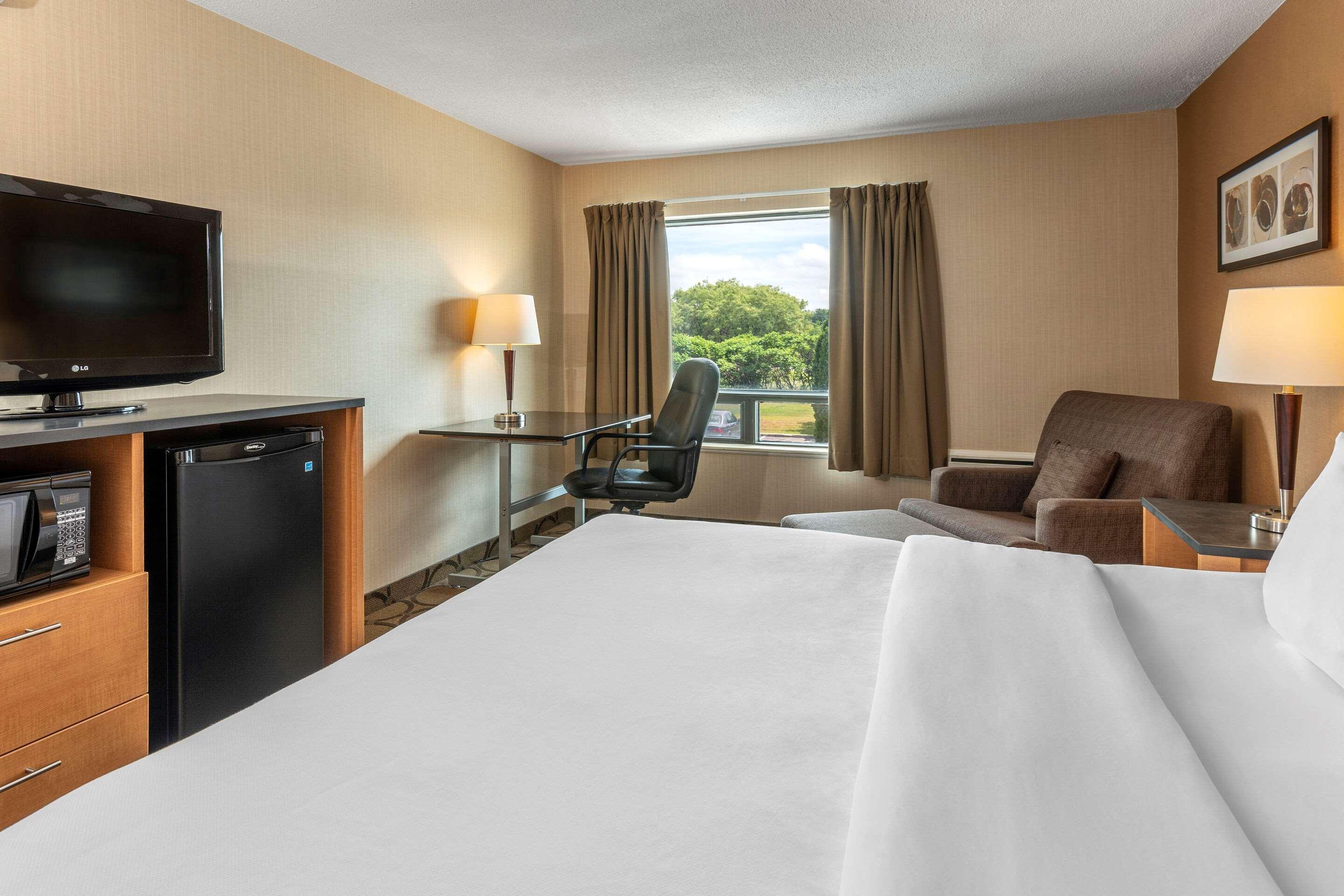 Comfort Inn Sept-Iles Exterior photo